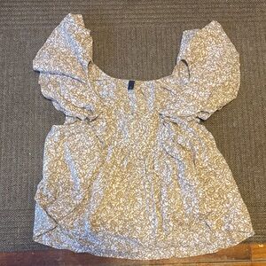 Floral Print Women's Top flutter sleeves khaki color size medium